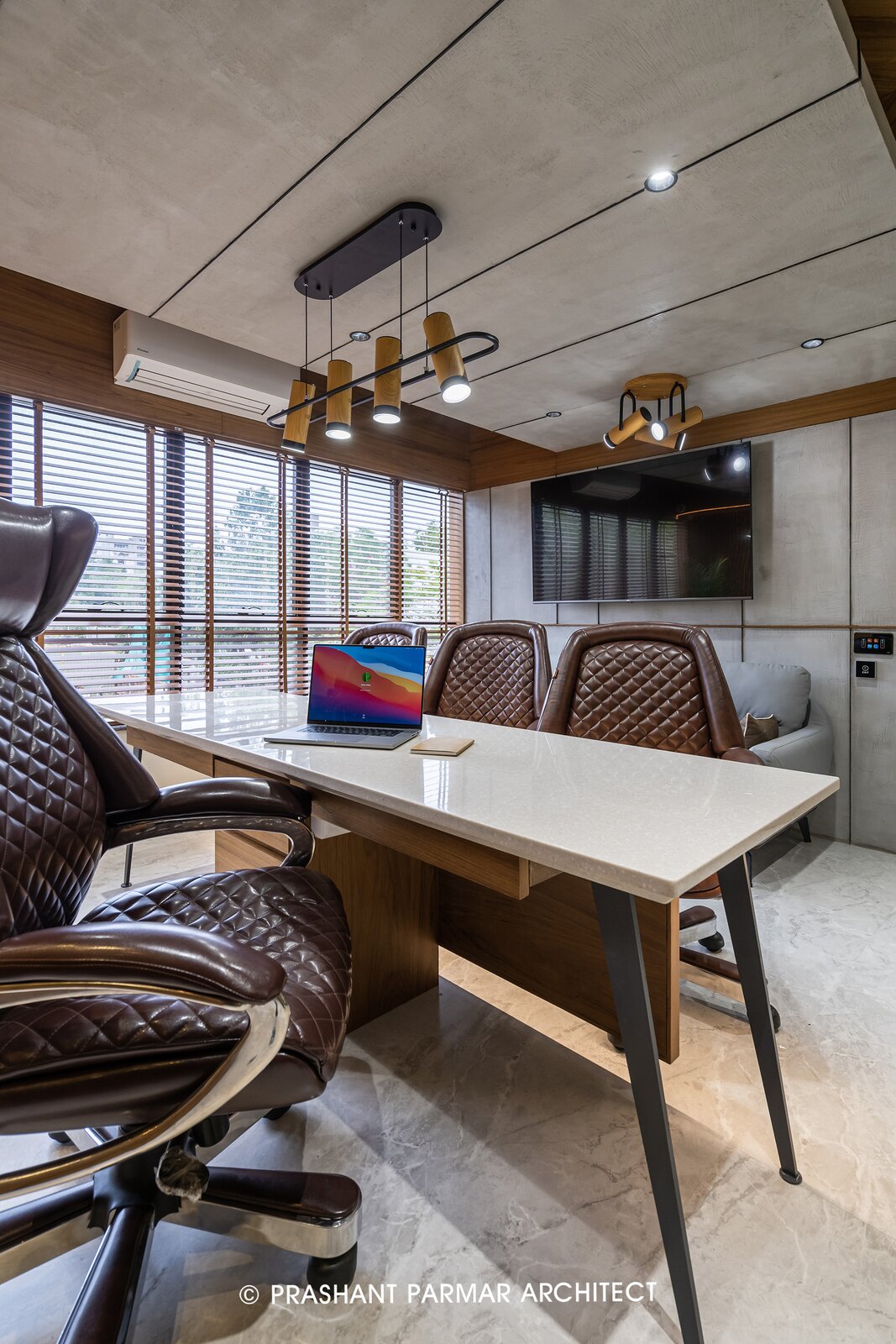 Photo 17 of 30 in Modern Office Interior Design In Ahmedabad by ...
