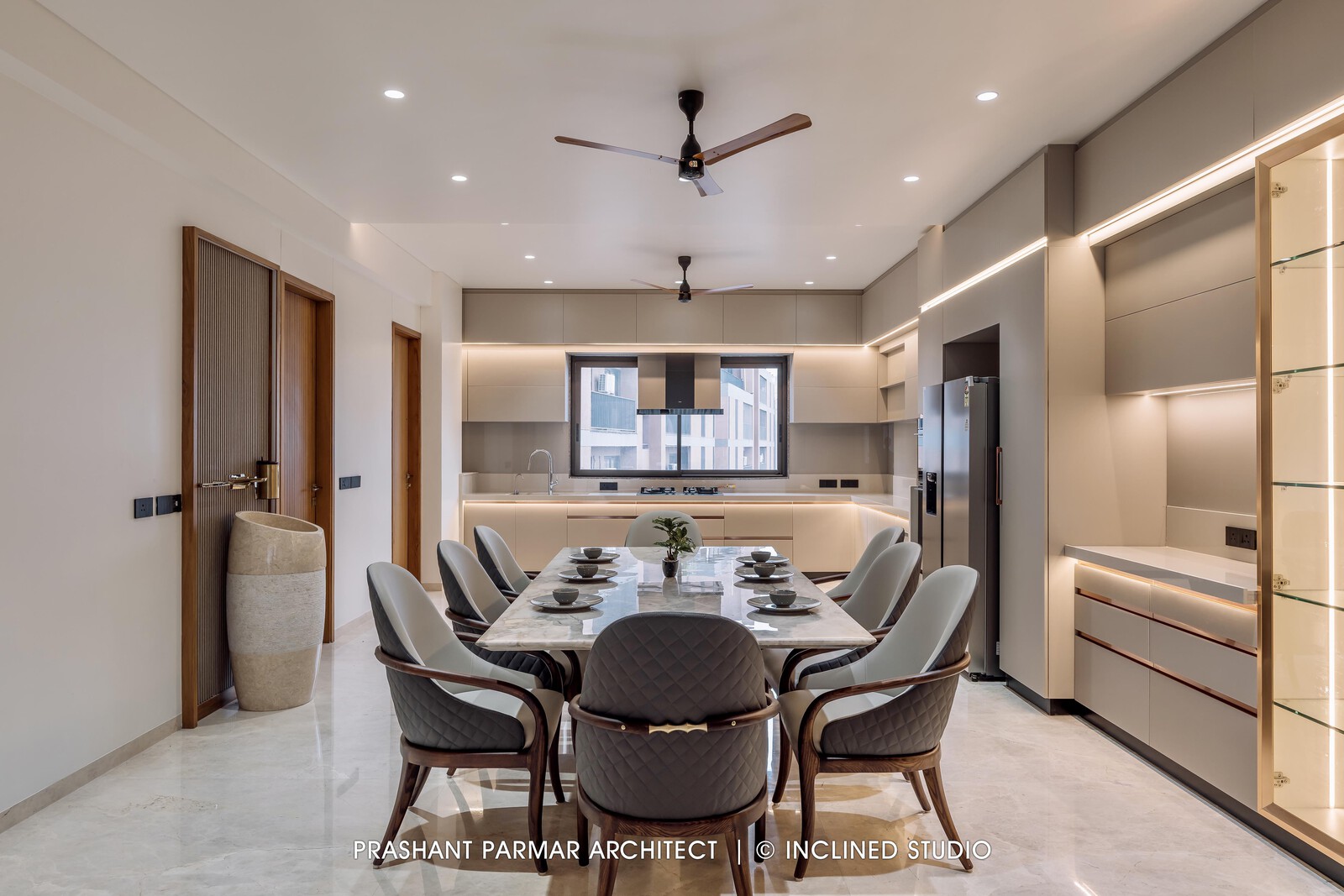 Photo 12 of 30 in 4BHK Timeless Interiors at Skara Divyam by Prashant ...