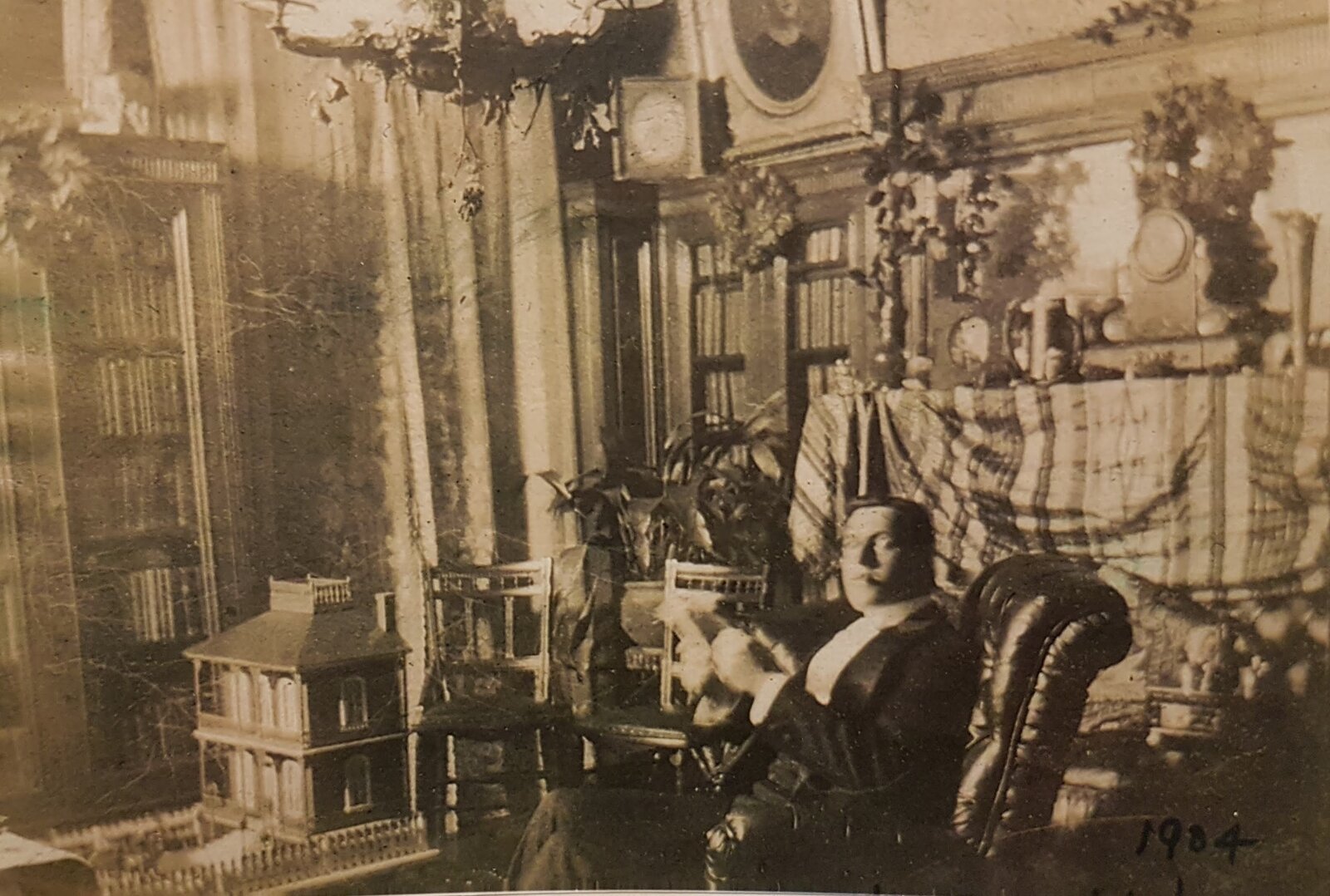 Photo 1 of 29 in The Knabe House by Raymond Warren Dwell