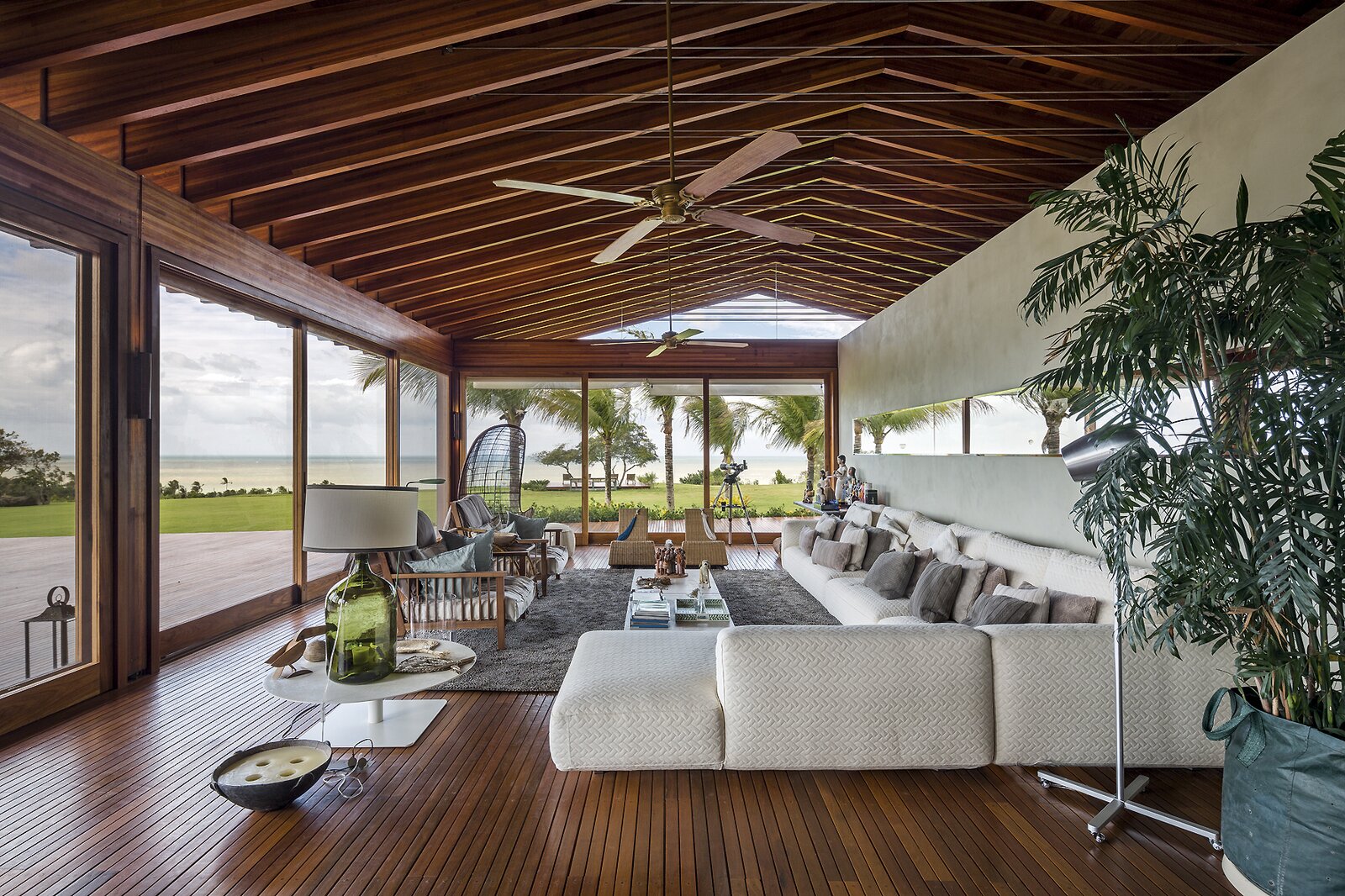 Photo 8 of 10 in JCA House by Bernardes Arquitetura - Dwell