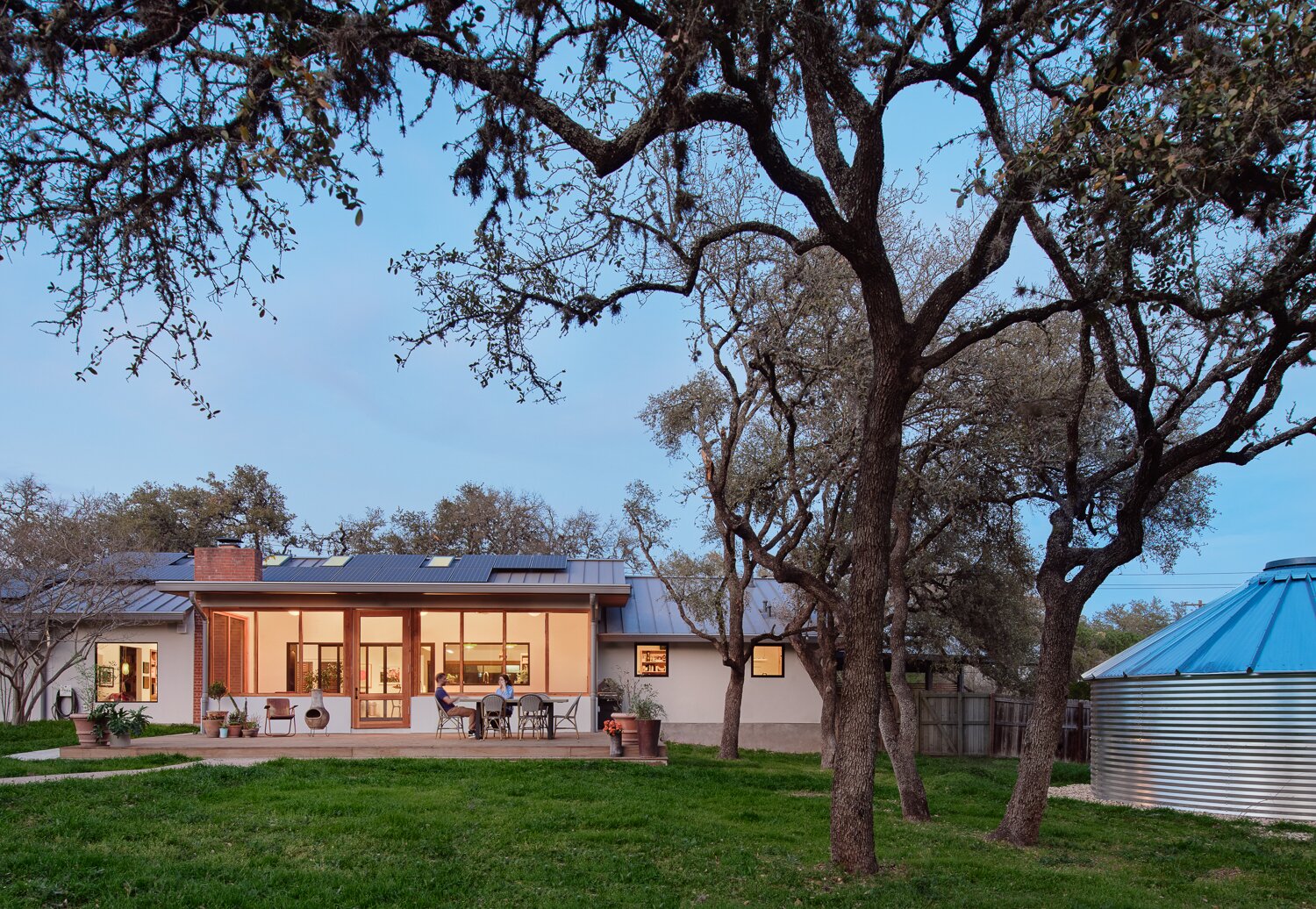 In theory the renovated home is designed for entertaining, however at the moment the couple are so busy with their respective careers that the home hasn’t hosted many parties as of late: 