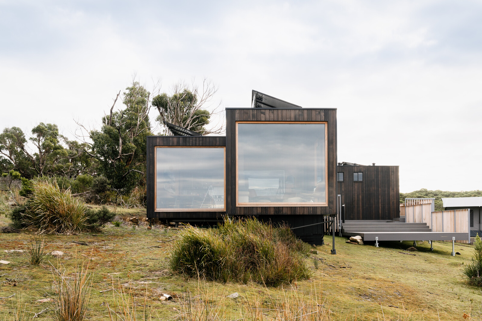 Unlike the ultra-utilitarian concrete block buildings commonly found on Australian campsites, the StandUp cabin is both functional and thoughtfully designed with floor-to-ceiling windows overlooking the landscape and highly durable Western Red Cedar cladding.