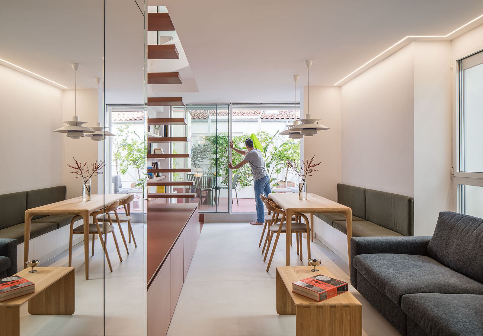 Philippe often hosts family and friends, whether for a weekend or a glass of champagne. The second floor has a guest bedroom, while downstairs a sleeper sofa from Bo Concept and various seating areas make space for all.