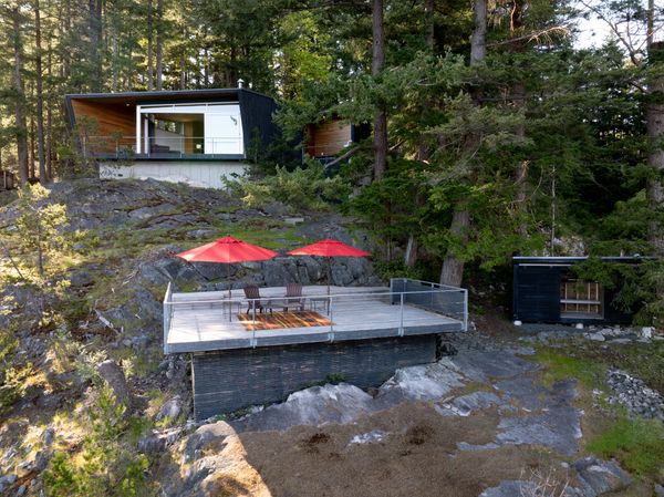 BattersbyHowat designed the cabin to sit gently amidst the existing landscape.