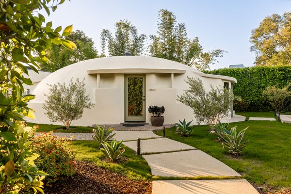 The property is widely recognized as the last surviving Wallace Neff Airform House in the U.S.