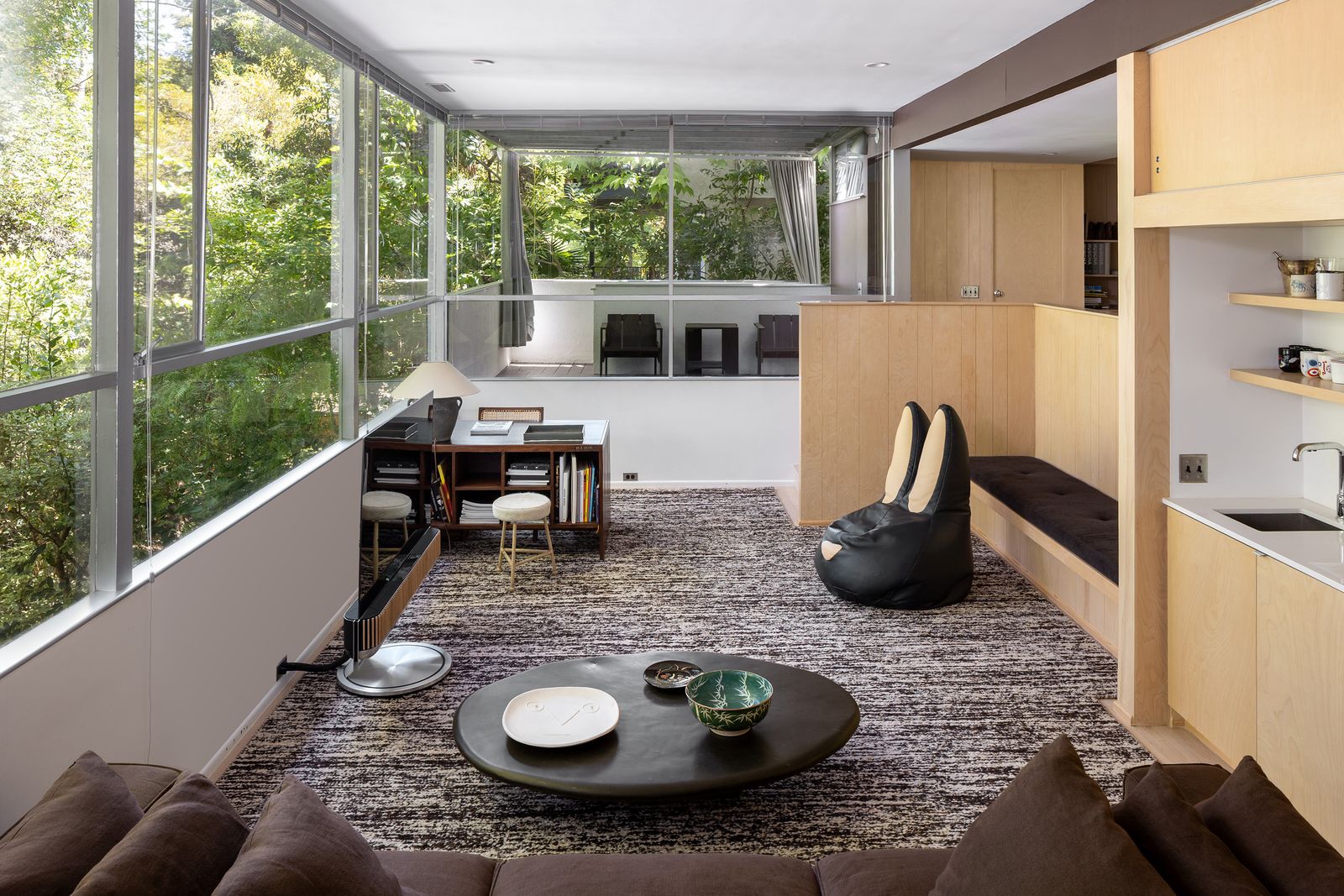Photo 8 of 15 in Richard Neutra’s Hendershot House Is on the Market…