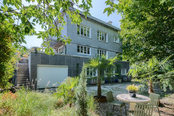 The 2020 renovation saw a complete redesign of the garden by a company that specializes in creating sustainable landscapes. Here, vegetation is treated using natural products and irrigation is provided by a drip system fed by onsite rainwater harvesting.