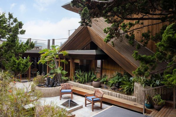 The home was originally built in the 1940s. Later, Thomas C. Kravis, MD, tapped noted architect Kendrick Bangs Kellogg to lead a significant renovation that lasted from 1976 to 1987.