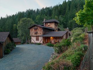 Cabin Season Is Coming—and Here’s a Handmade Oregon Dream Home for $899K