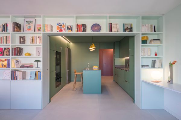 Madrid-based studio Gon transformed Santiago and Ángel’s two bedroom, 850-square-apartment into an airy one bedroom home with a library at its center.