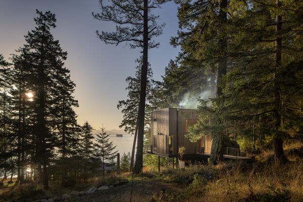 Architecture firm Wittman Estes channeled Walden Pond’s sense of remove and the scrappy spirit of Le Cabanon for this tiny cabin on Blakely Island.