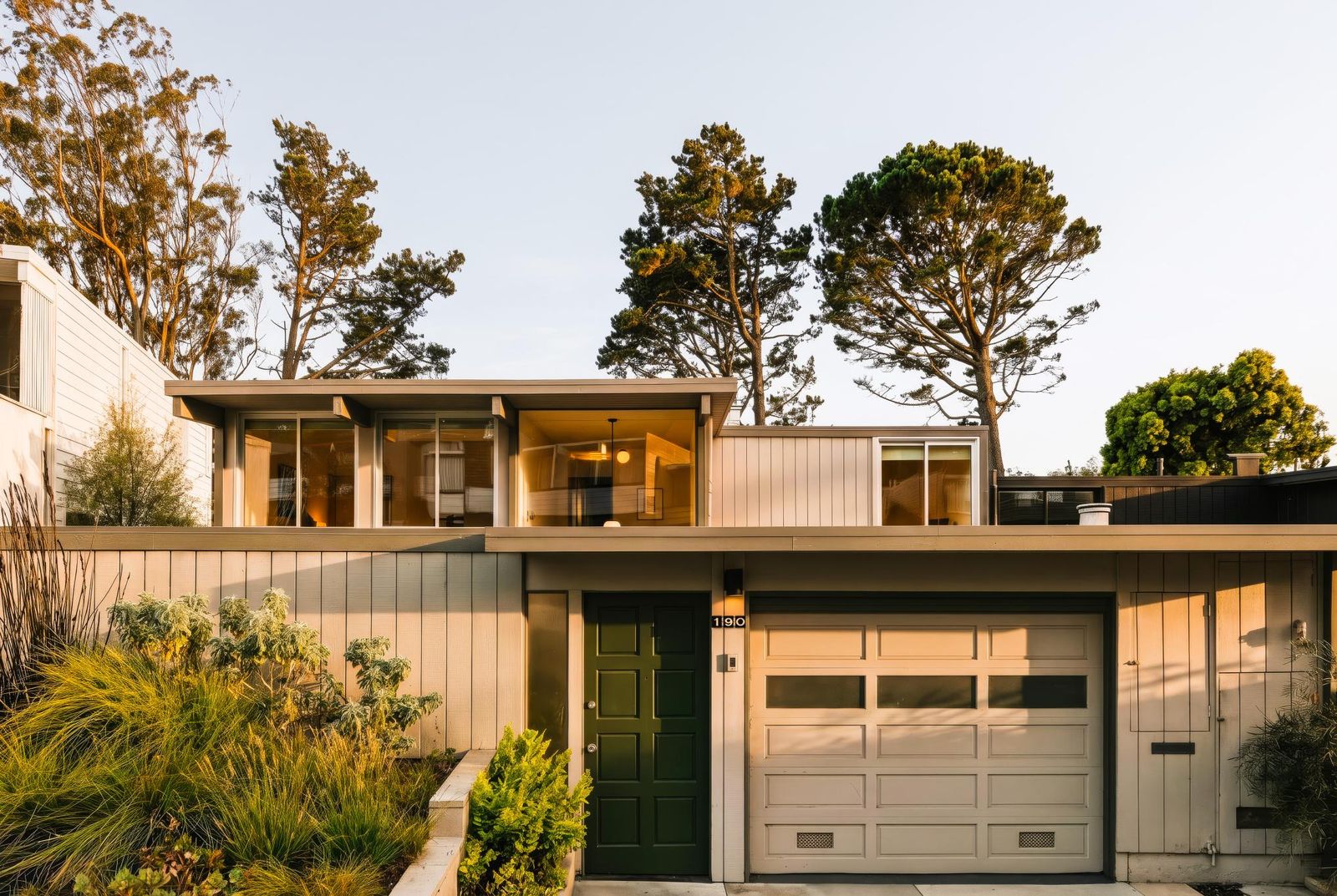 This recently updated home was designed in 1962 by architect Claude Oakland for famed real estate developer Joseph Eichler.