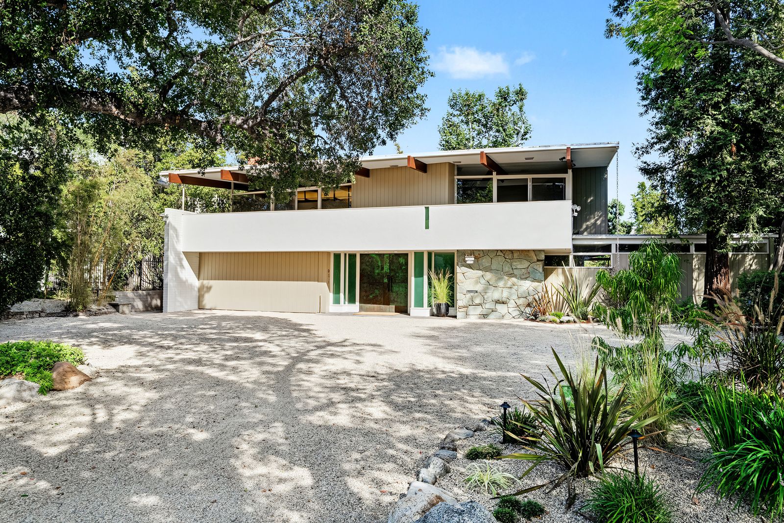 The home is located on the edge of the Arroyo Seco, a piece of protected parkland in Pasadena.
