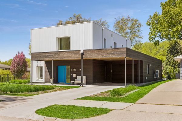 Designed by an architect as his personal residence, this solar-powered building uses 90 percent less energy for heating than typical homes, and it has an envelope that’s about 13 times tighter than code requirements.