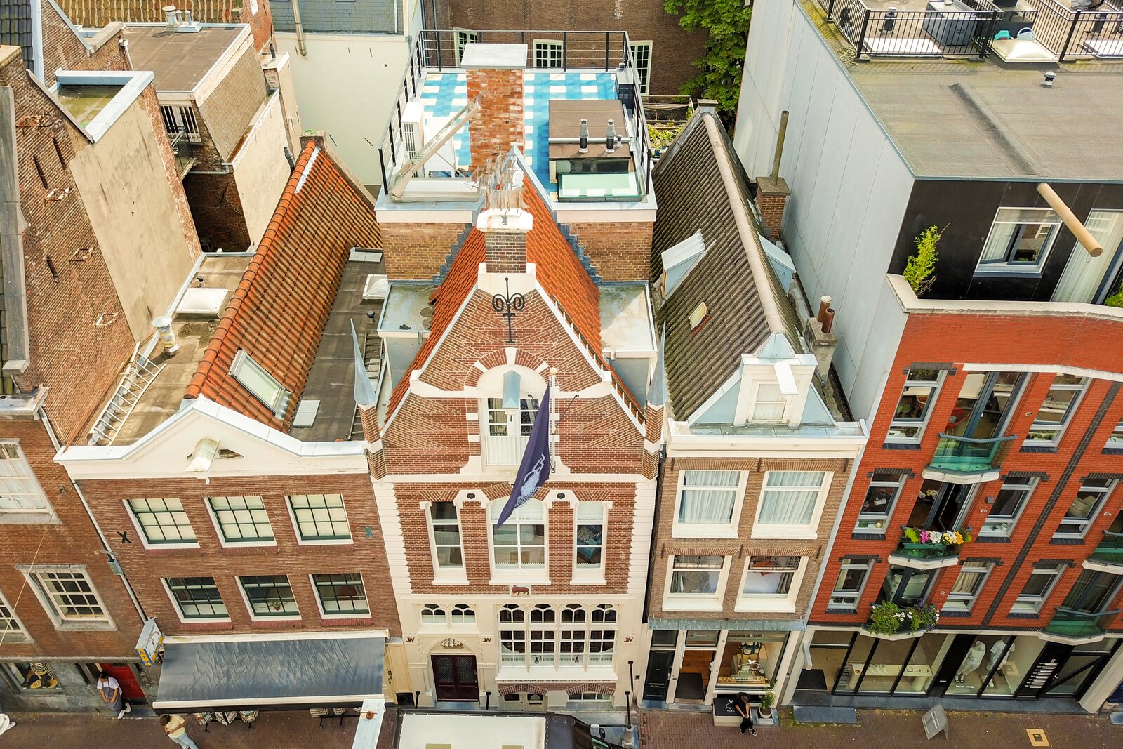 Amsterdam's Welvaren is located in the middle of the famous 9 Streets of Amsterdam.