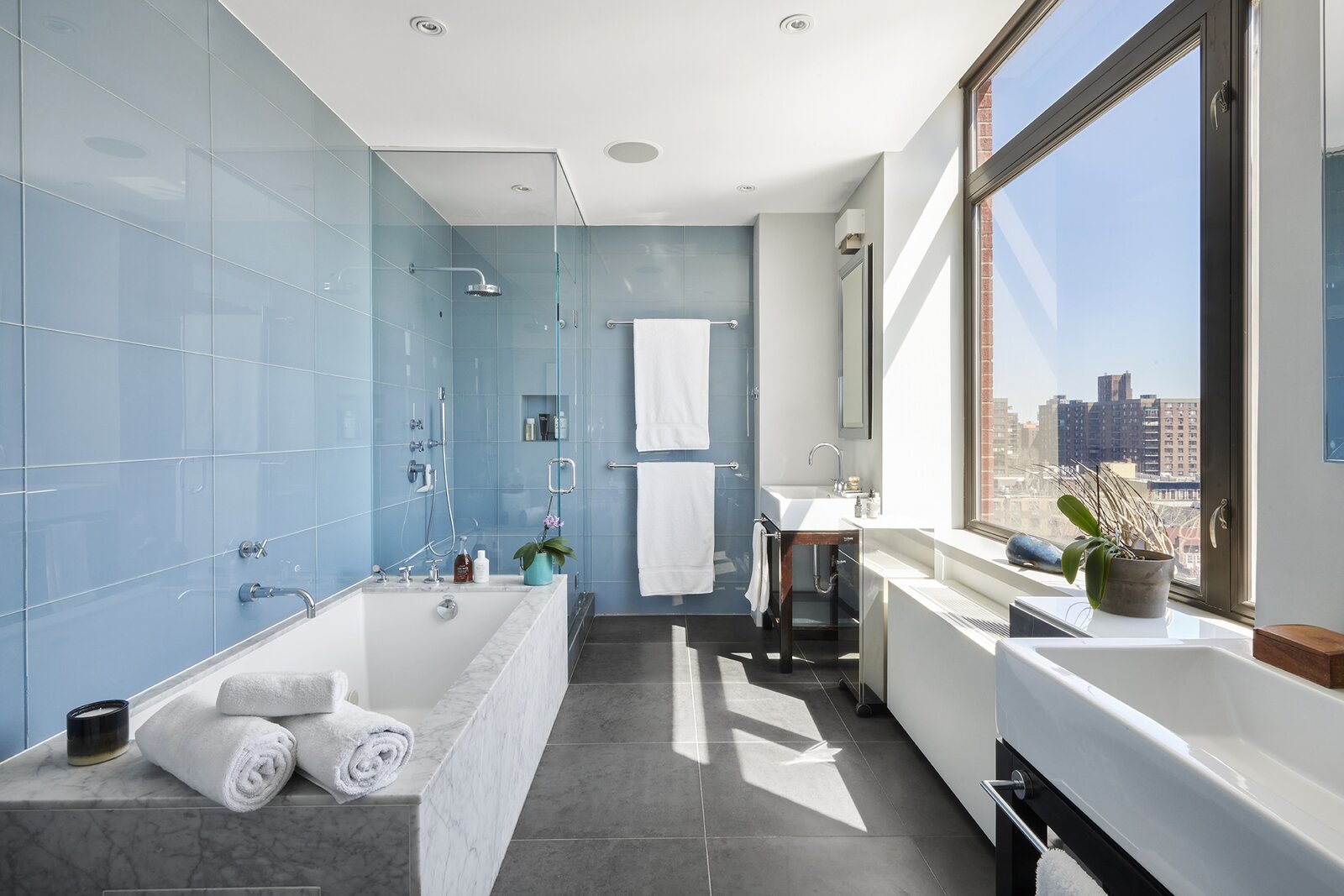 Photo 13 of 16 in Harlem Light-Filled Duplex Penthouse by Elizabeth ...