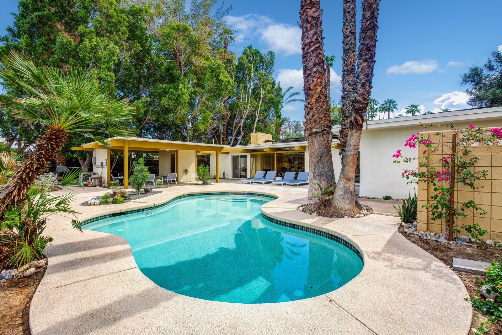 Photo 10 Of 12 In A Midcentury Modern Home In Palm Desert Is Preserved jw-marriott-grand-rapids