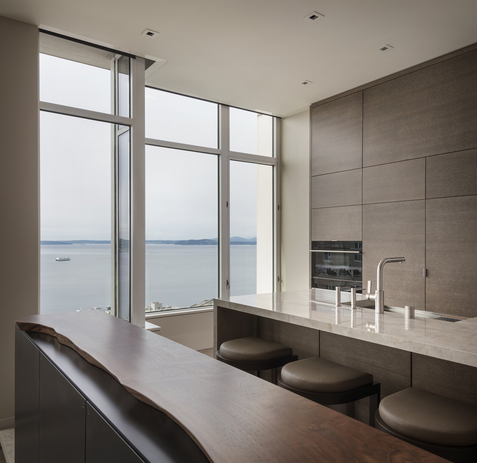Photo 5 of 13 in Seattle Penthouse by Kor Architects - Dwell - Seattle Penthouse Apartments With Stunning Outdoor Kitchen Vistas