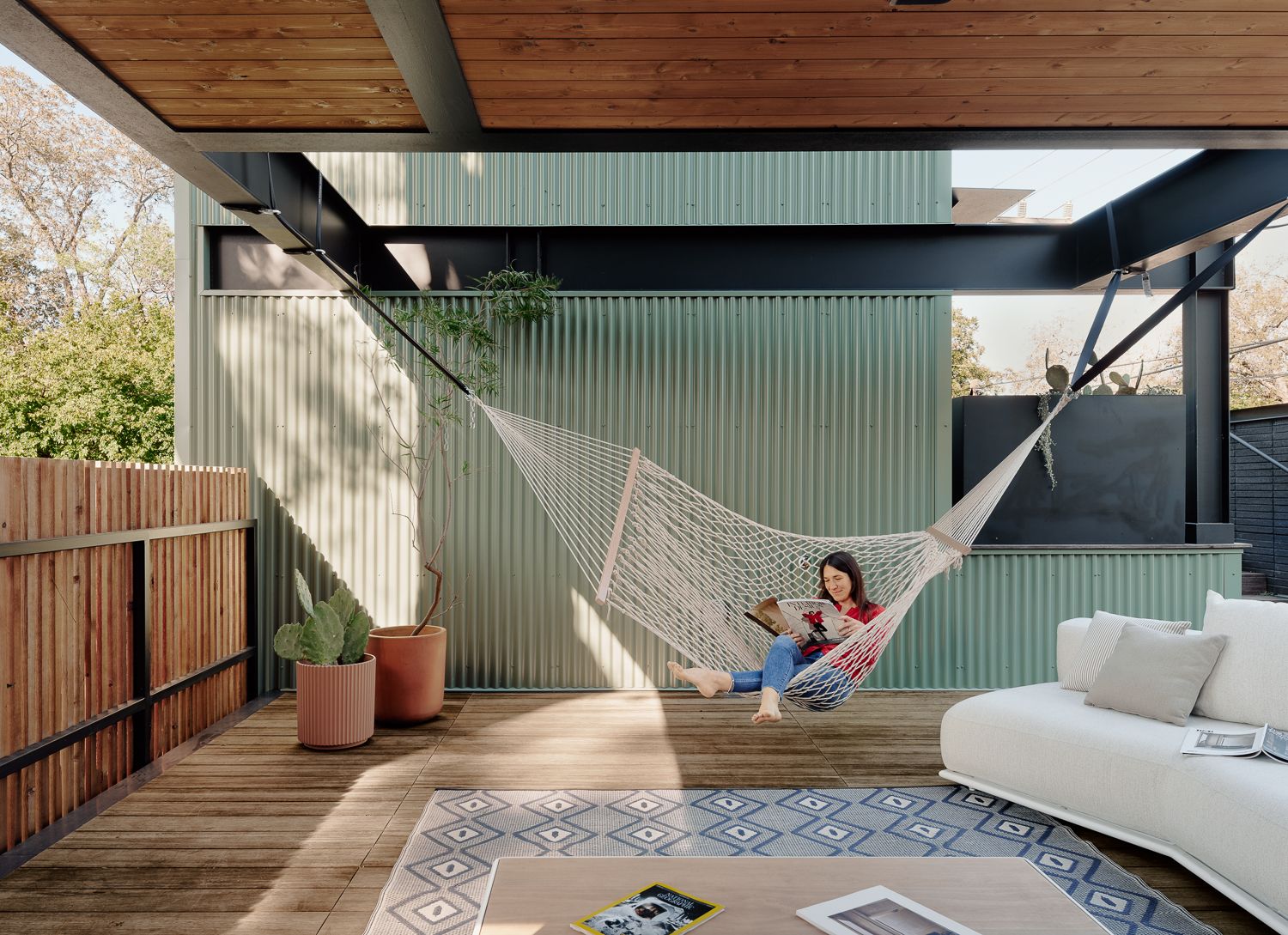 The second-level terrace was designed to take advantage of Austin’s southeast to northeast prevailing winds.