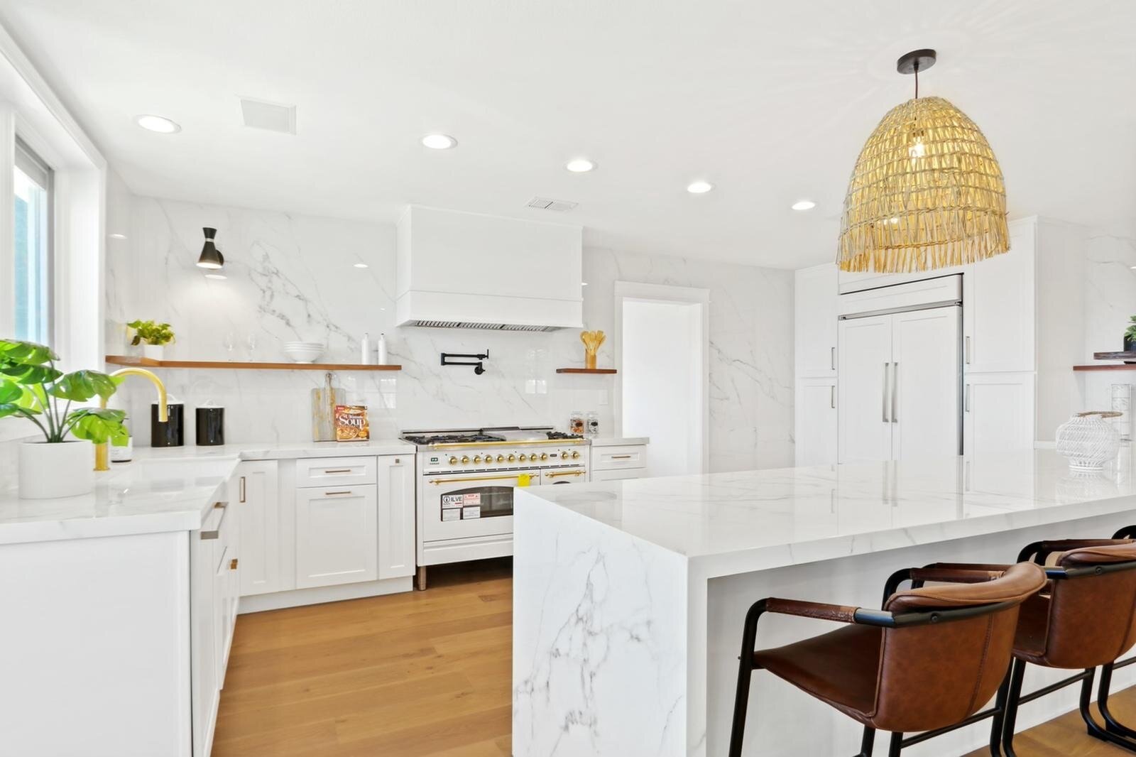 Photo 3 of 12 in The Bel Air House Tour by E&E builders Inc - Dwell