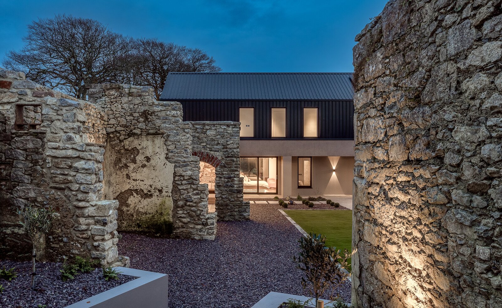 Photo 15 of 29 in Walled Garden House by Stephen Burke Dwell