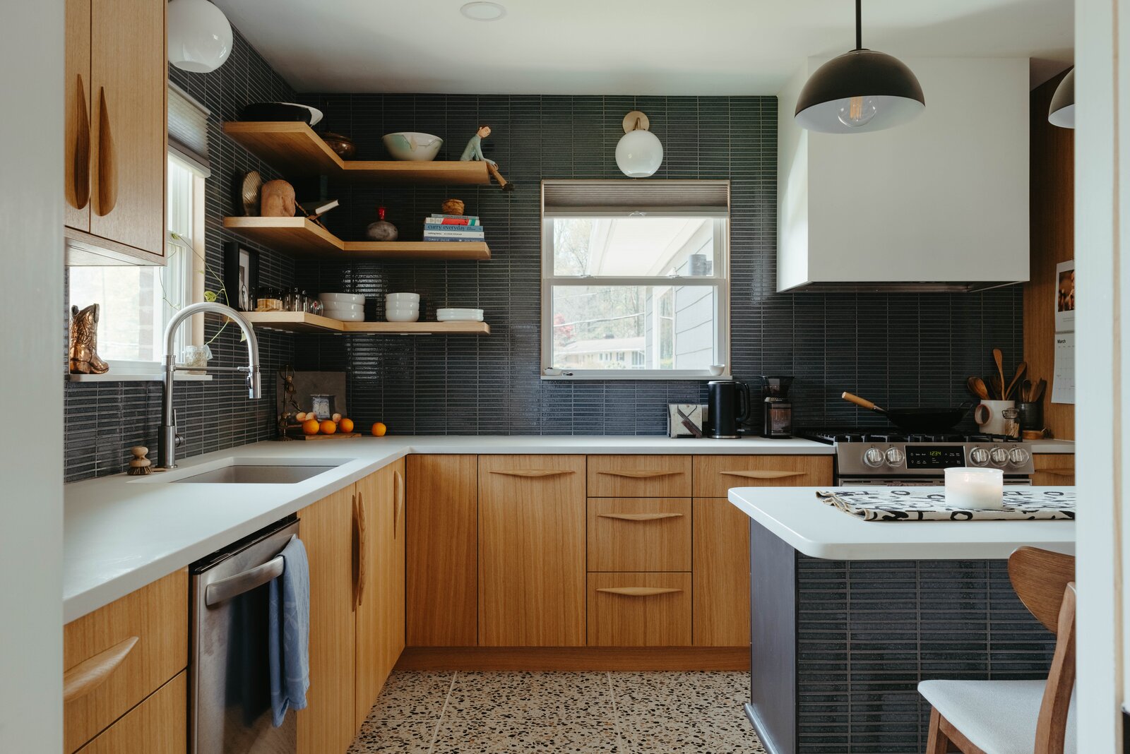 Photo 10 of 13 in The Tronu Pennington House by Friend Design ...