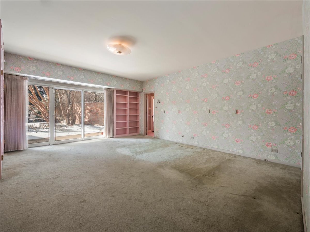 Photo 11 of 14 in Time Capsule Custom Midcentury home on 5.48 acres