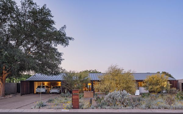 With both active and passive climate-responsive design elements, architects Christiana Moss and Christopher Alt of Studio Ma transformed their 1953 ranch-style home in Phoenix into a more sustainable abode.