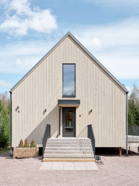 The home's gable roof, with no eaves, is ideal to protect against harsh Finnish winds and snowdrifts.