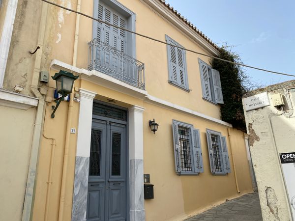 The Plaka house was found in a quiet, pedestrianized streets in one of Athens' busiest neighbourhoods.