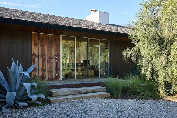 Salvaged materials are visible immediately upon arrival to Nugent's home.