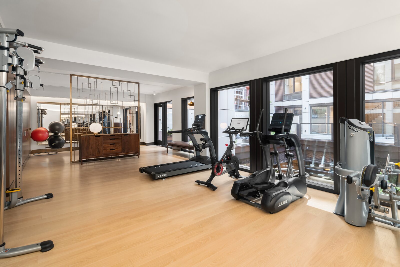 Image showcasing Photo 4 of 14 in Flatiron House - Triplex Penthouse by New York Real ...