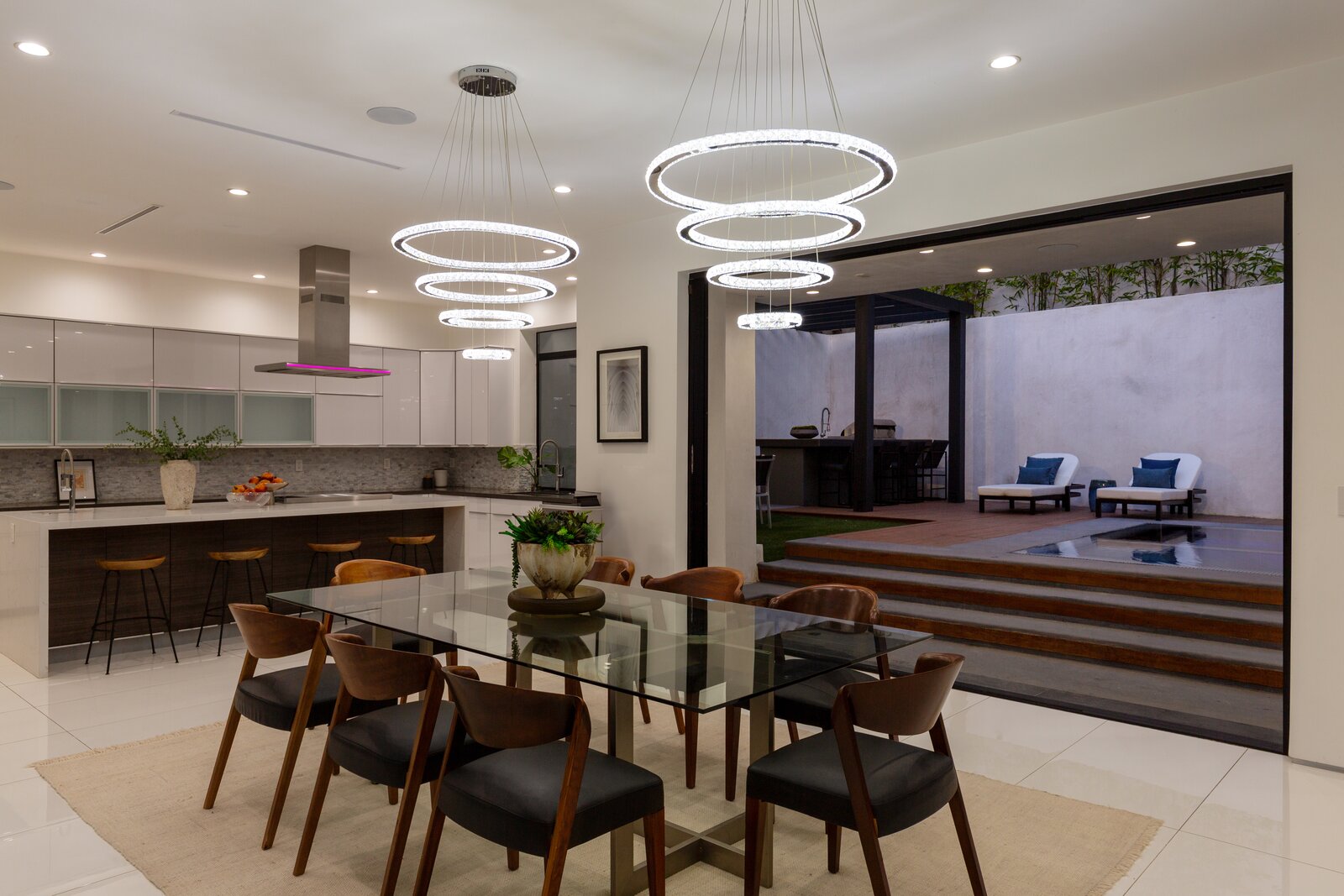 Photo 7 of 10 in This Sherman Oaks Residence Showcases IndoorOutdoor