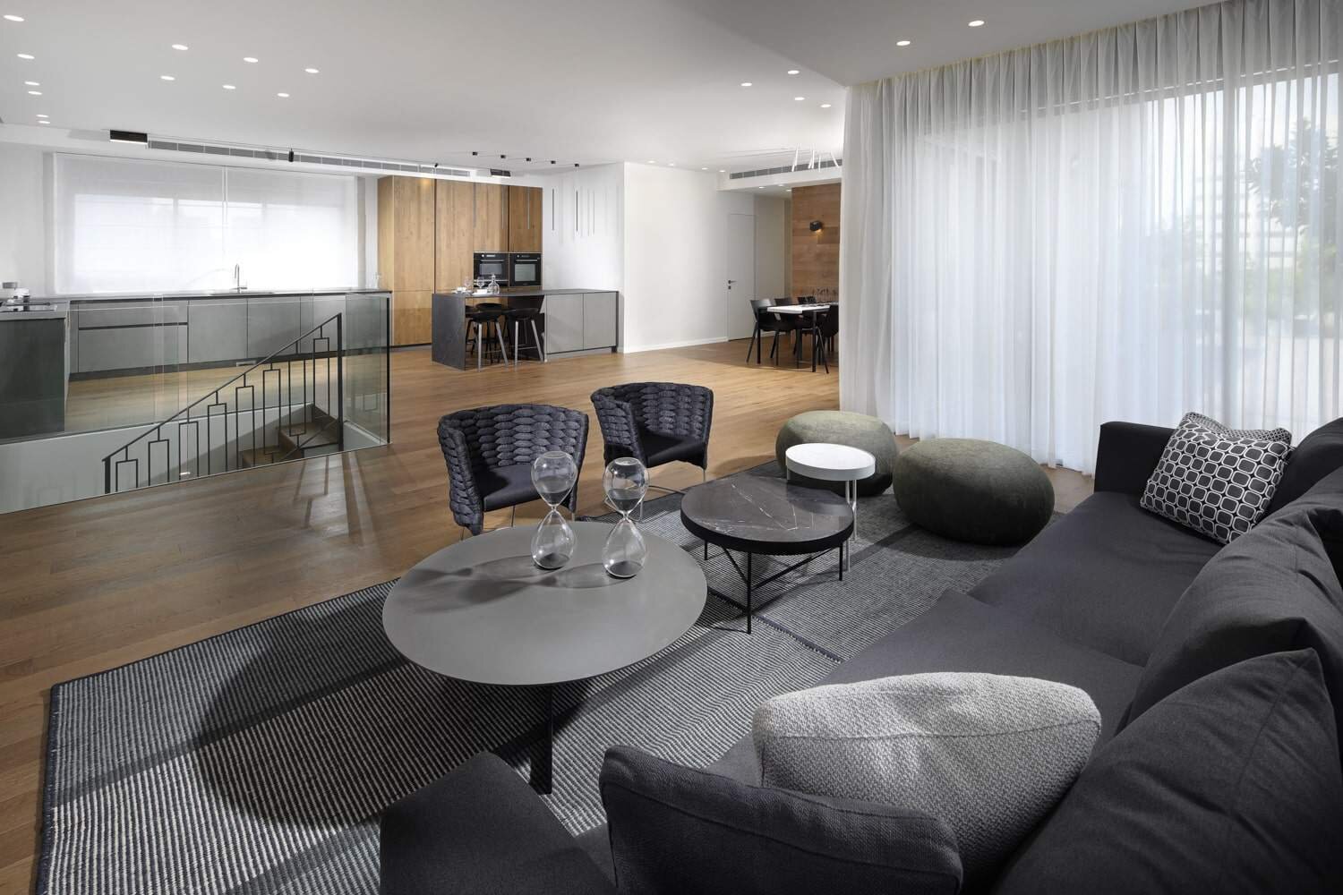 Penthouse duplex in the State Square in TLV (4 Photos) - Dwell