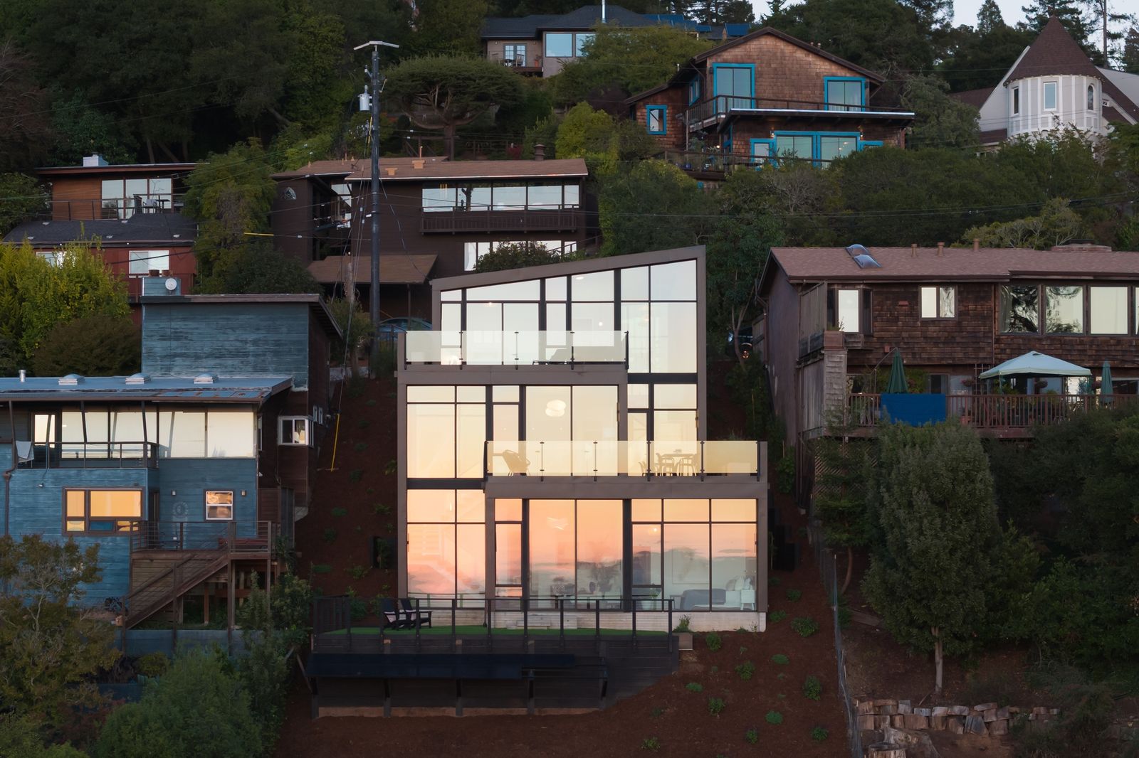 Designed by Artifact Collaborative, the new-build residence has an indoor garden, solar panels, and a fully glazed rear facade.