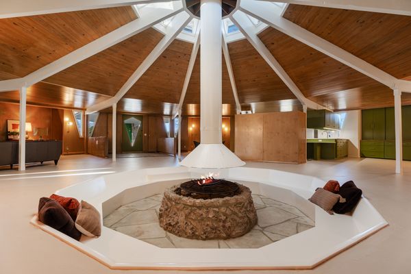 A skylight sits at the apogee