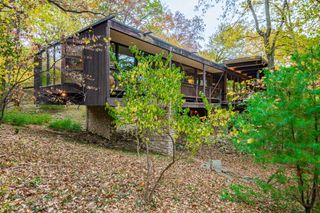The Bedrooms Cantilever Over the Woods in This $1.6M Missouri Midcentury
