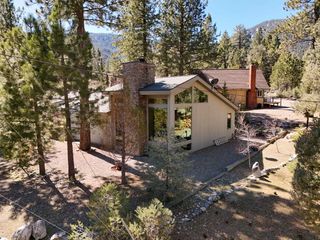 The Mountain Home of a Ceramicist Seeks $629K in Southern California