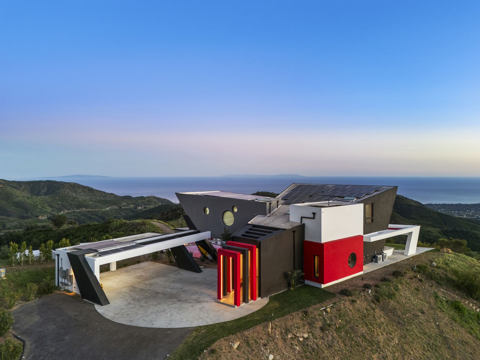 The geometric residence by Apel Design has big ocean views, a putting green, and a triangular pool.
