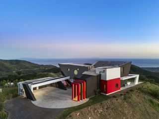 This $6.5M Malibu Home Is Straight Out of a Sci-Fi Movie