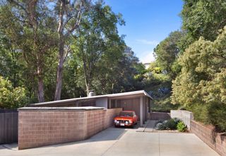 This $2.7M Los Angeles Midcentury Is a Post-and-Beam Dream