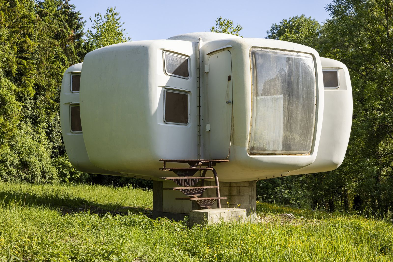 Designed by Jean-Benjamin Maneval, the space-age plastic pod is ready to blast off to a new location.
