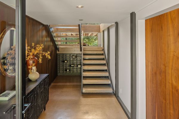 Following this initial collaboration, William Krisel and Dan Palmer famously went on to work together on many Southern California modernist homes.