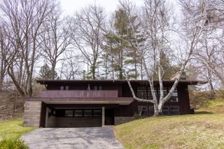 One of Frank Lloyd Wright’s Apprentices Designed This $380K Wisconsin Midcentury