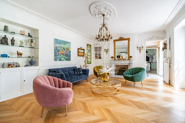 The home is in Villennes-sur-Seine,