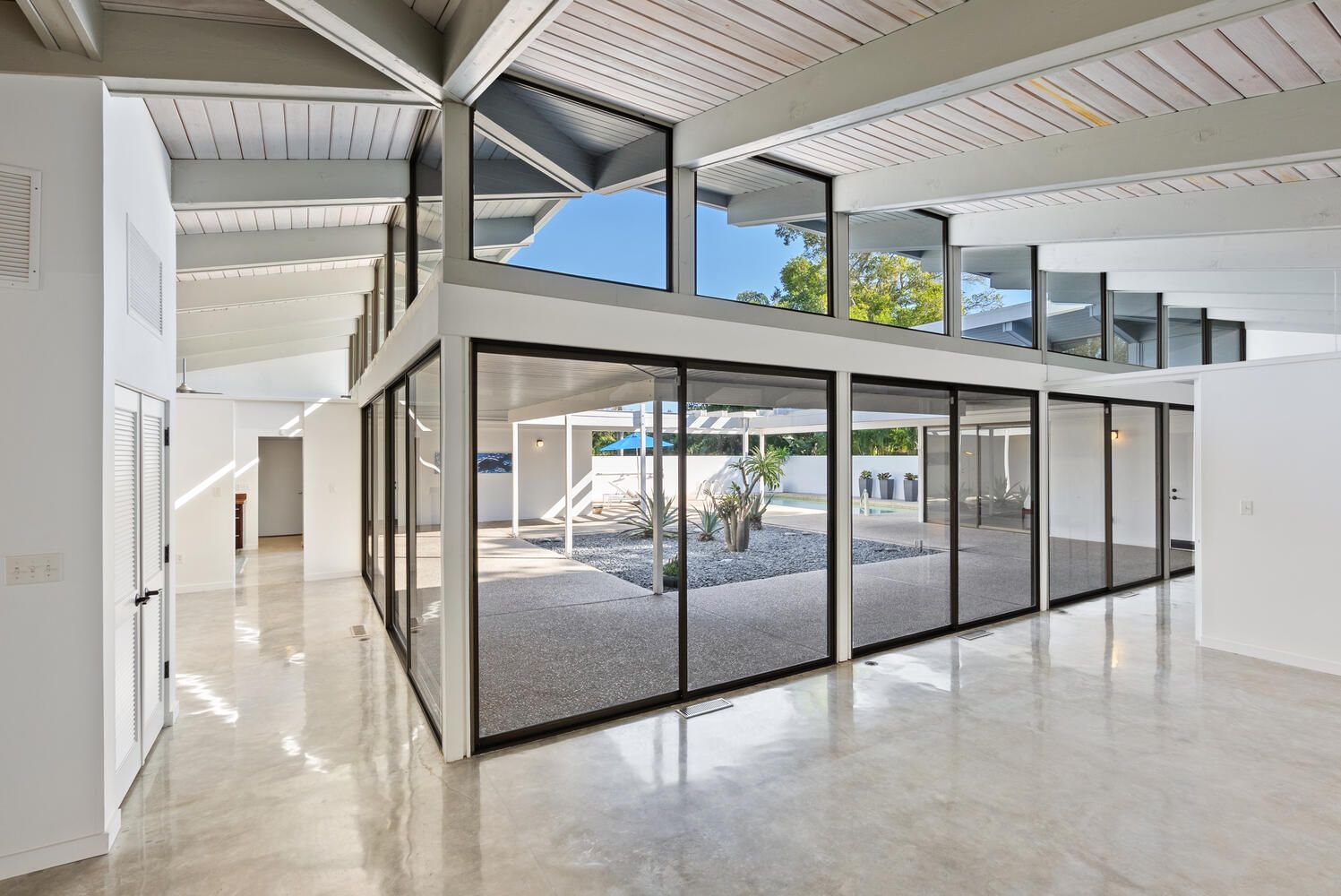Photo 2 of 15 in This $849K Florida Midcentury Was Designed by a ...