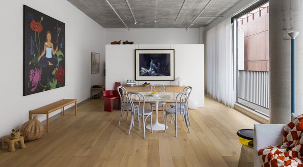 Designed by Neometro and Milieu, this Melbourne loft pairs industrial concrete details with refined finishes.