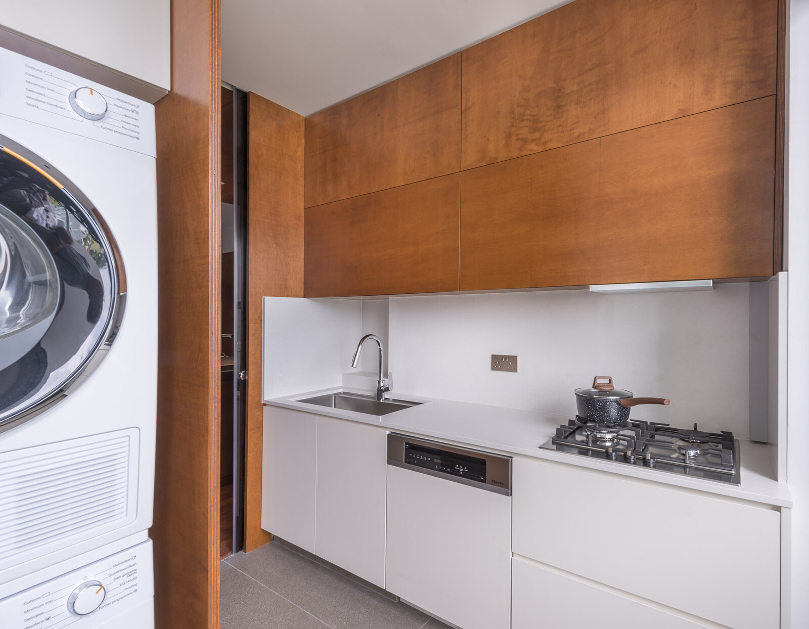 Fresh Look at Photo 6 Of 12 In Balmoral Hill Apartment In Singapore