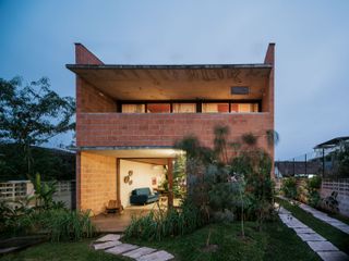 There’s a Tropical Garden at the Heart of This Coastal Brick House in Brazil