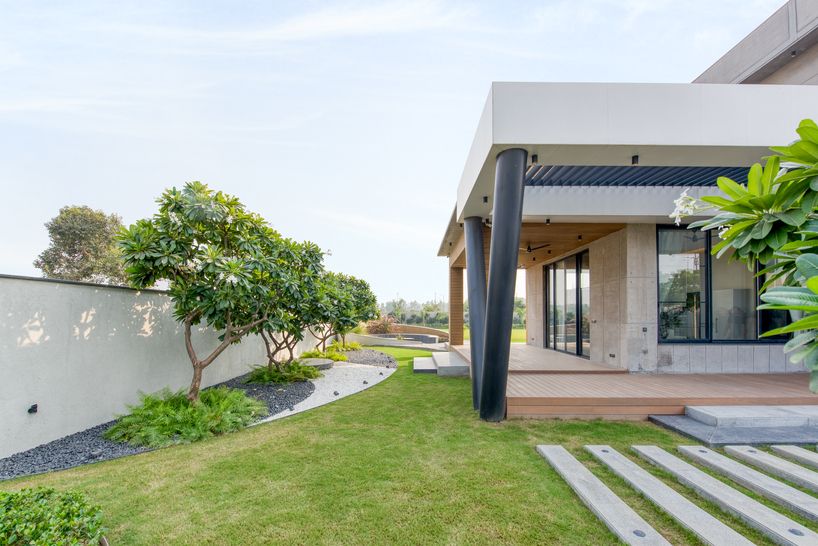 Photo 9 of 11 in Jindal's Residence by Smart Arch Studio - Dwell